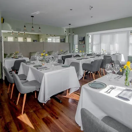 Oar Restaurant And *